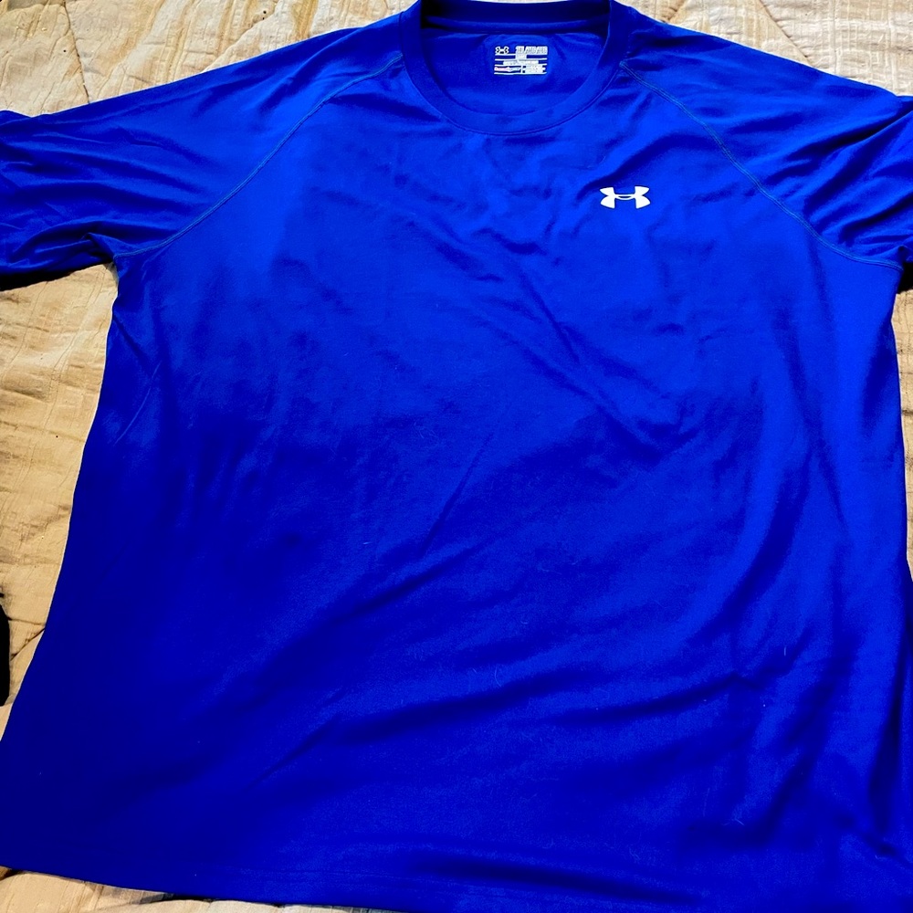 Under Armour 2XL LOOSE FITTING HEAT GEAR Short sleeve tee shirt